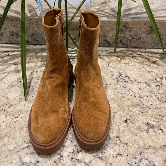 NWOT Vince Kady Brown Suede Water Resistant Bootie - Size 8.5M - Picture 2 of 9